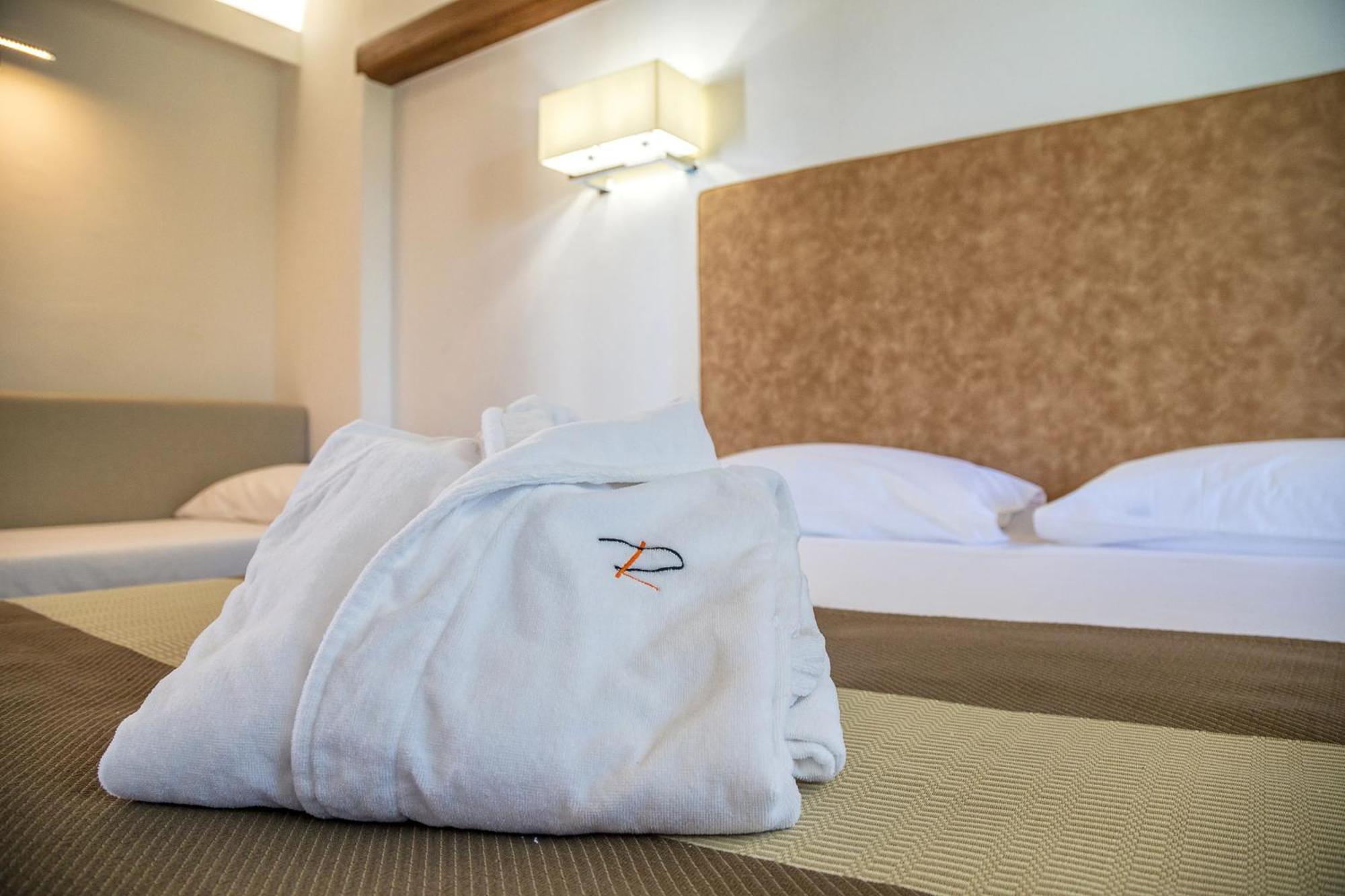 Raphael Hotel Àrbatax Zewnętrze zdjęcie