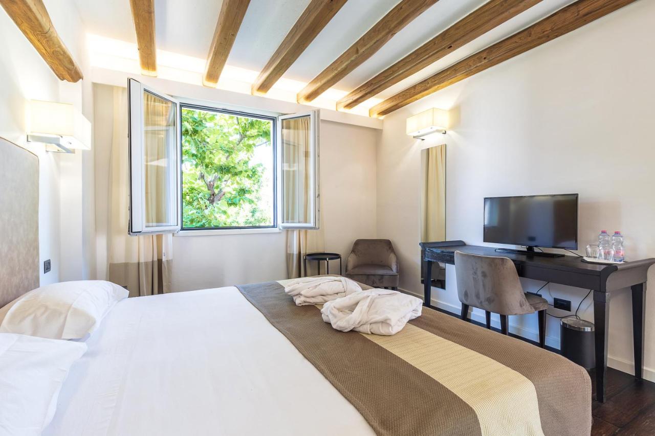 Raphael Hotel Àrbatax Zewnętrze zdjęcie